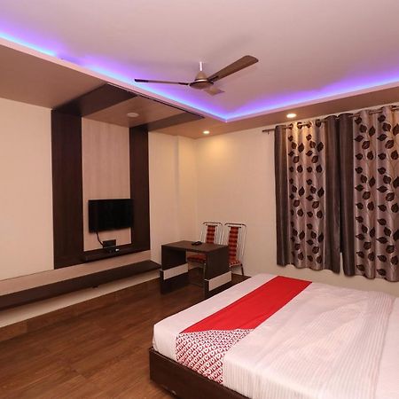 Oyo 33387 Laxmi Lawn And Resort Suite Λάκναου Εξωτερικό φωτογραφία