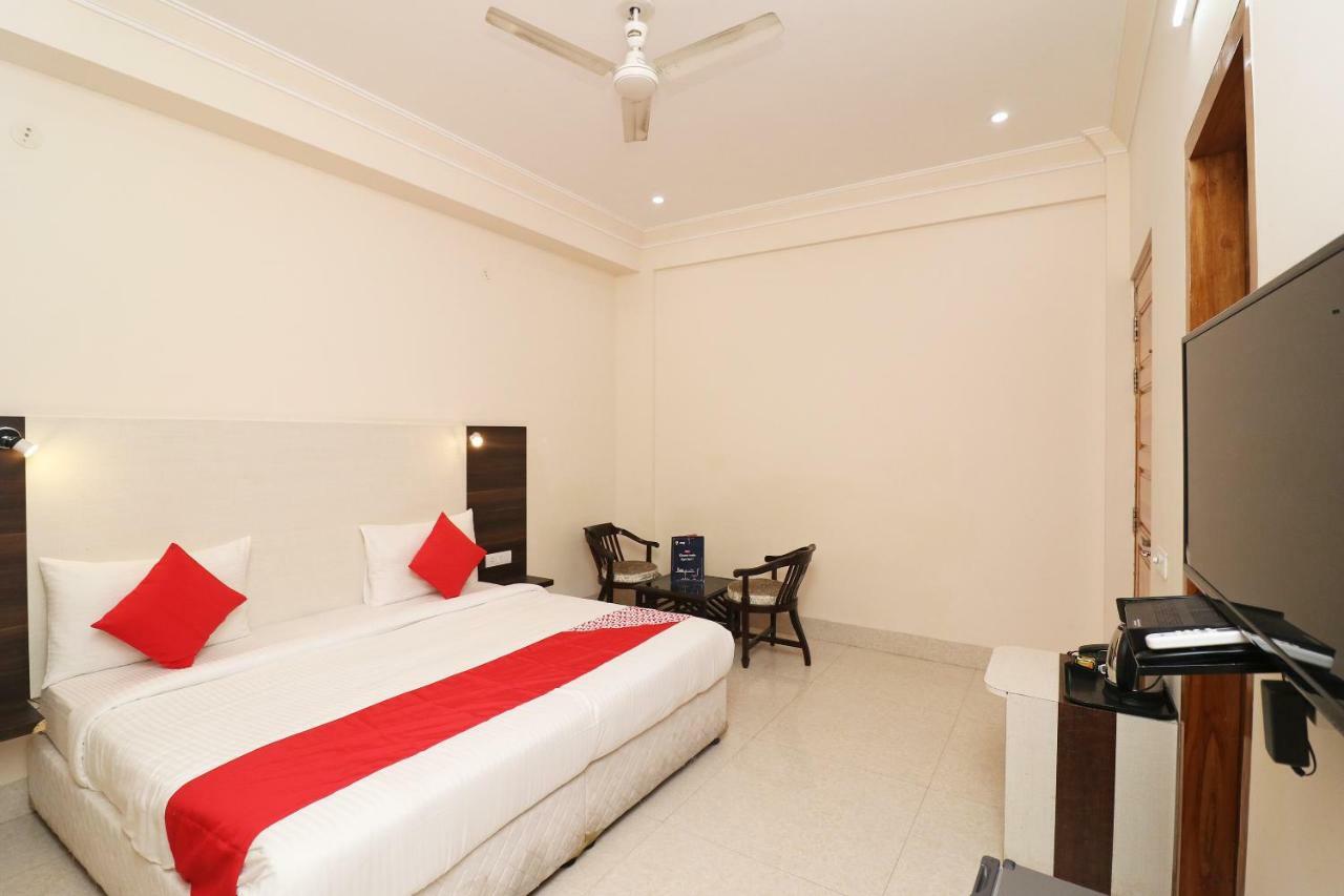 Oyo 33387 Laxmi Lawn And Resort Suite Λάκναου Εξωτερικό φωτογραφία