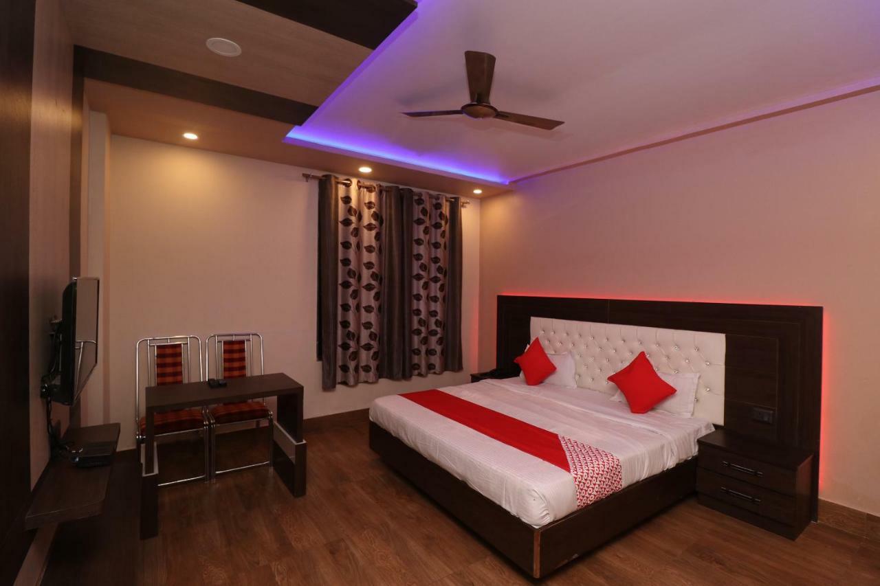 Oyo 33387 Laxmi Lawn And Resort Suite Λάκναου Εξωτερικό φωτογραφία