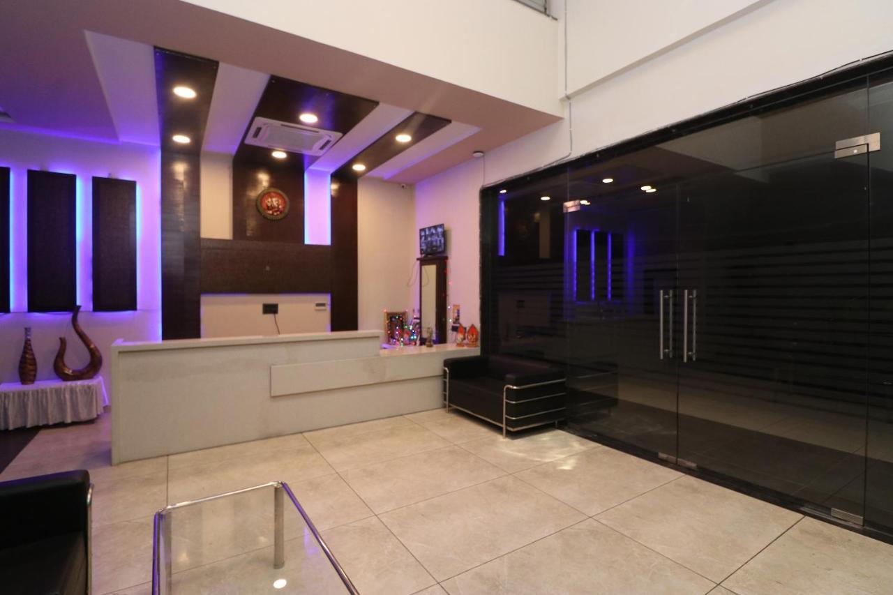 Oyo 33387 Laxmi Lawn And Resort Suite Λάκναου Εξωτερικό φωτογραφία