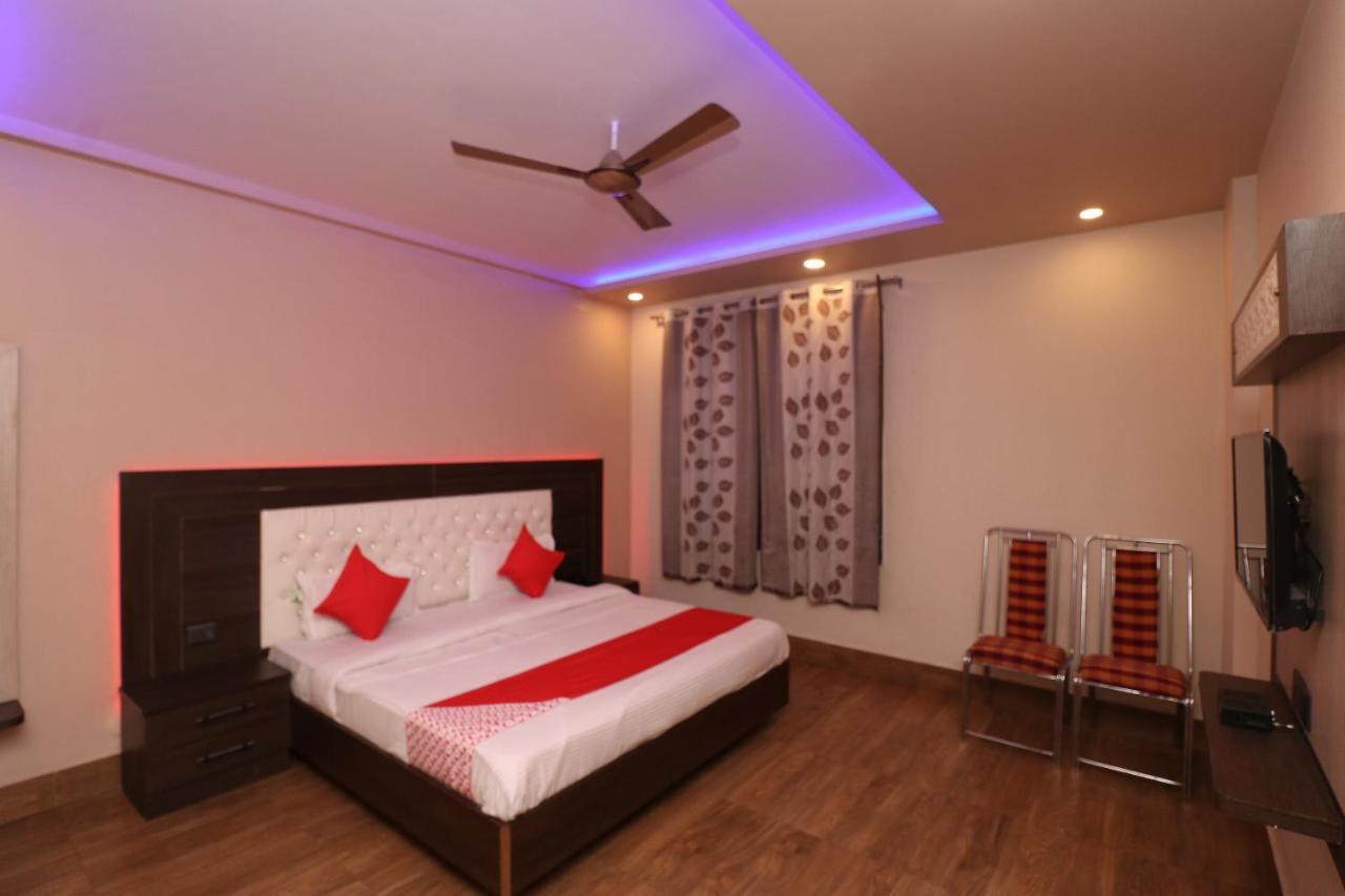 Oyo 33387 Laxmi Lawn And Resort Suite Λάκναου Εξωτερικό φωτογραφία