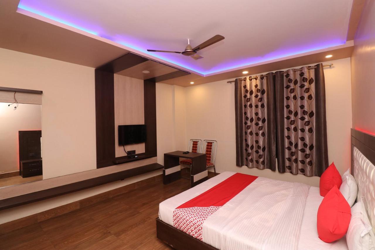Oyo 33387 Laxmi Lawn And Resort Suite Λάκναου Εξωτερικό φωτογραφία