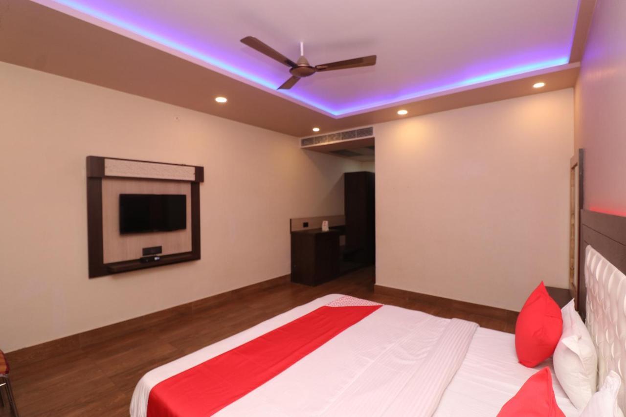 Oyo 33387 Laxmi Lawn And Resort Suite Λάκναου Εξωτερικό φωτογραφία