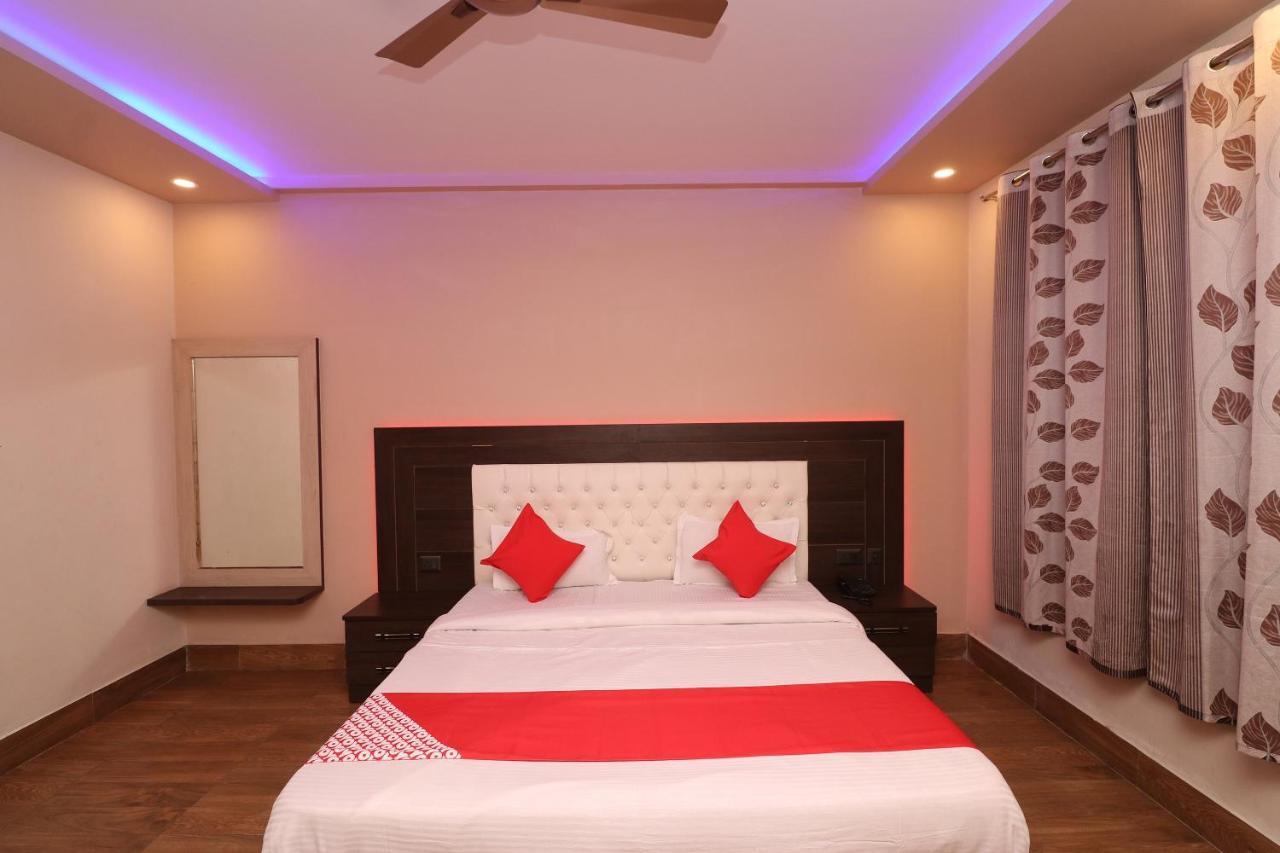Oyo 33387 Laxmi Lawn And Resort Suite Λάκναου Εξωτερικό φωτογραφία